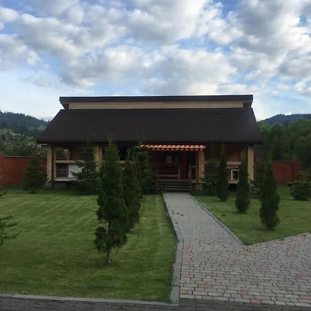Zolota Pidkova & Forest Apartment *